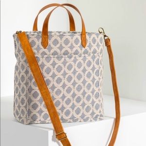 Full Circle Weave Window Shopper